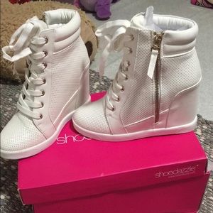 Good boots color white